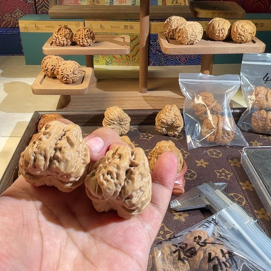 车***伦文玩核桃把件38-46-30dw5