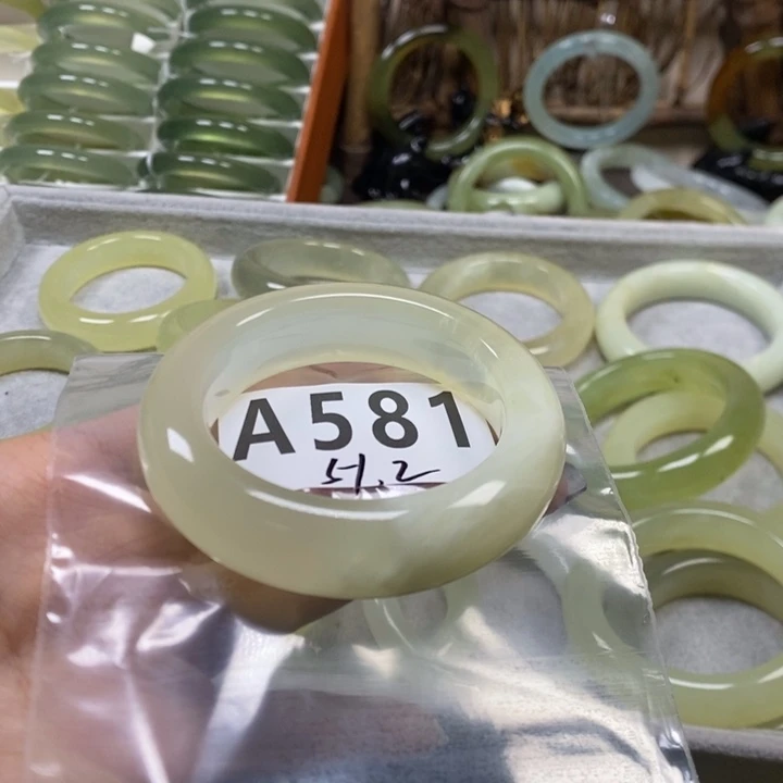 顺***蛇纹石玉未镶嵌手镯