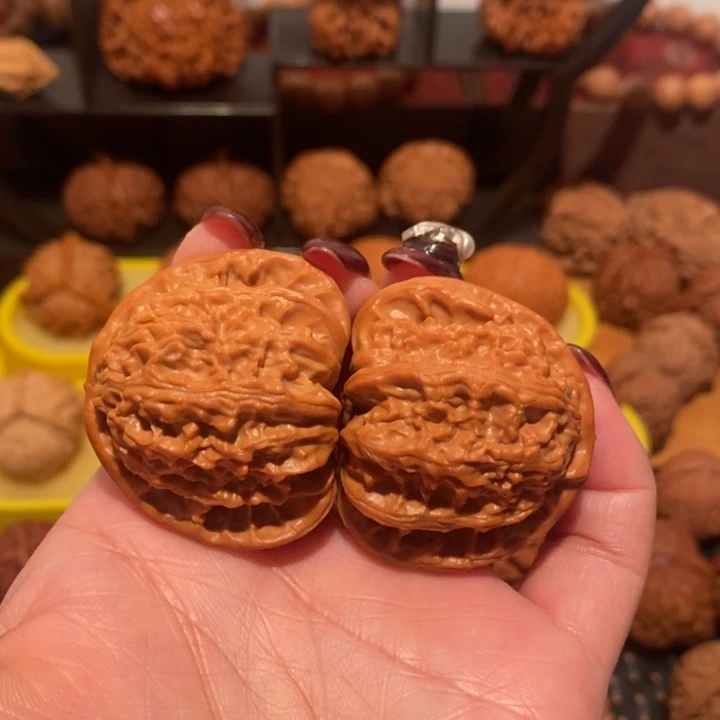 文玩核桃吊坠白狮子40