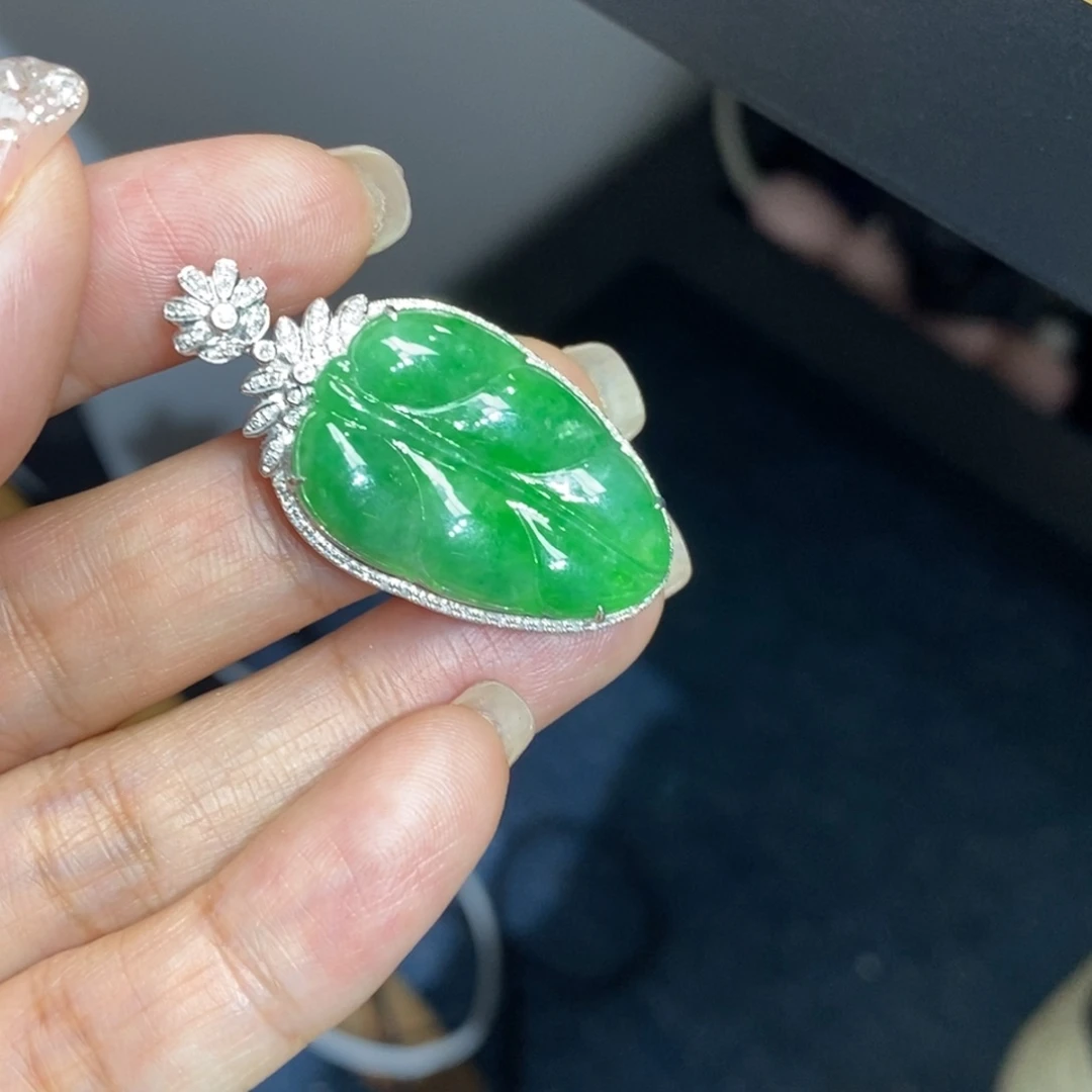翡翠吊坠(不含链)18K金镶嵌吊坠
