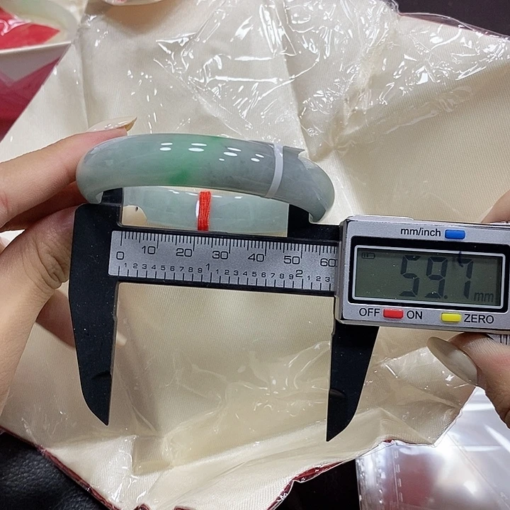 翡翠手镯未镶嵌40