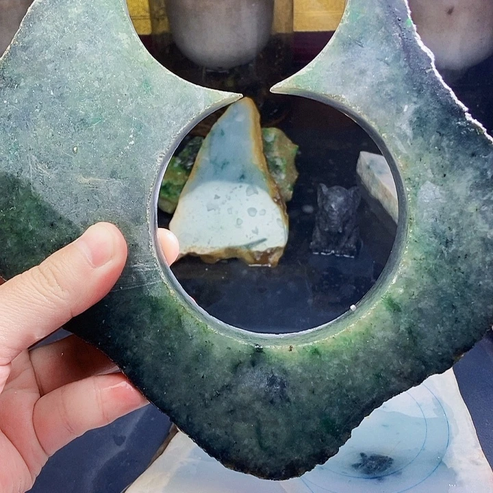 翡翠未镶嵌颈饰毛料3