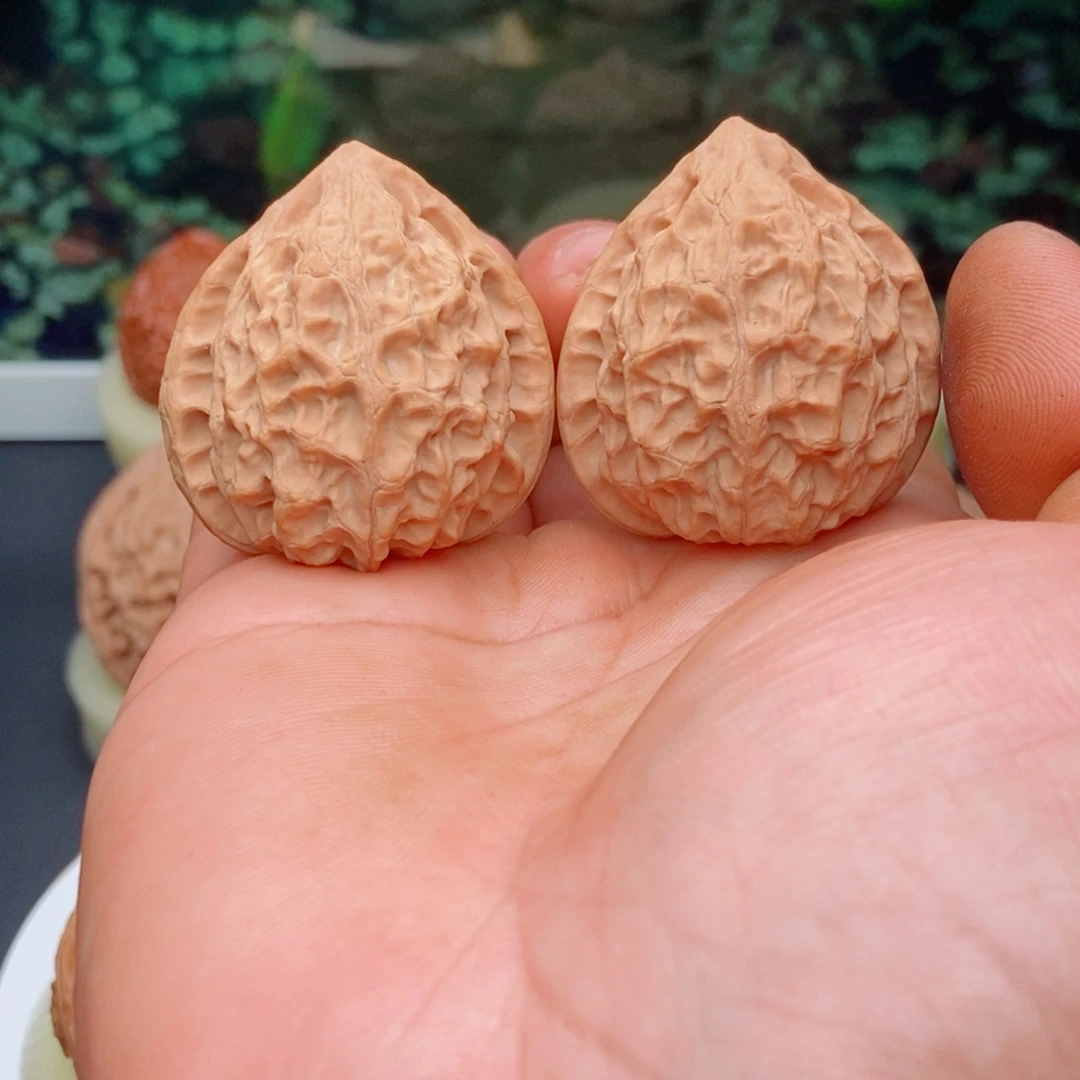 文玩核桃吊坠金牛