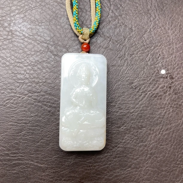 石包沁色观音手把把玩件D2