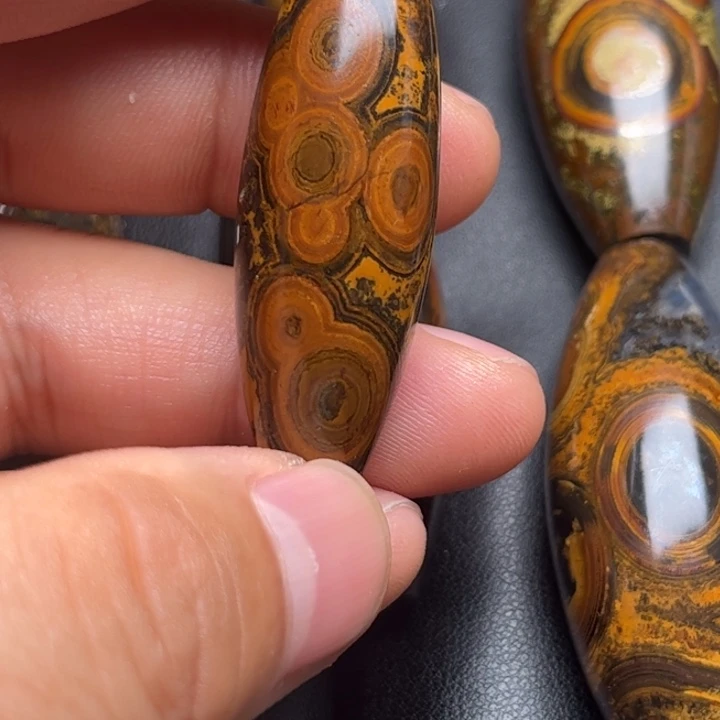 用***1查罗石未镶嵌颈饰珠