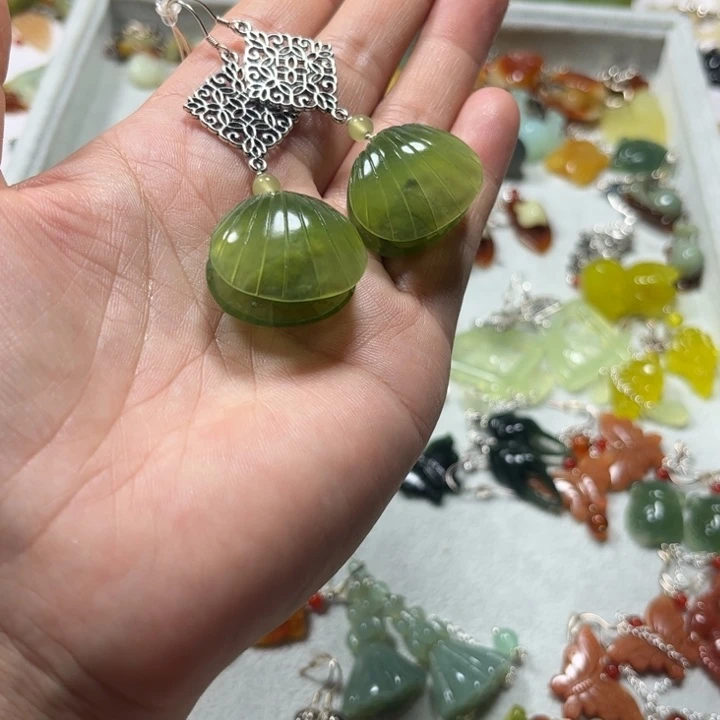 蛇纹石玉合金耳饰