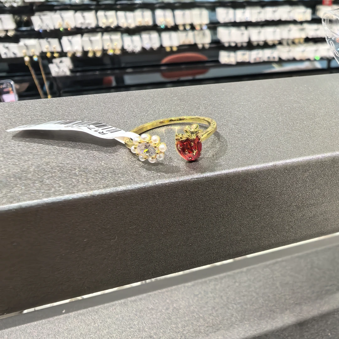 铜合金锆石戒指 F340红色小草莓花朵闪闪戒指