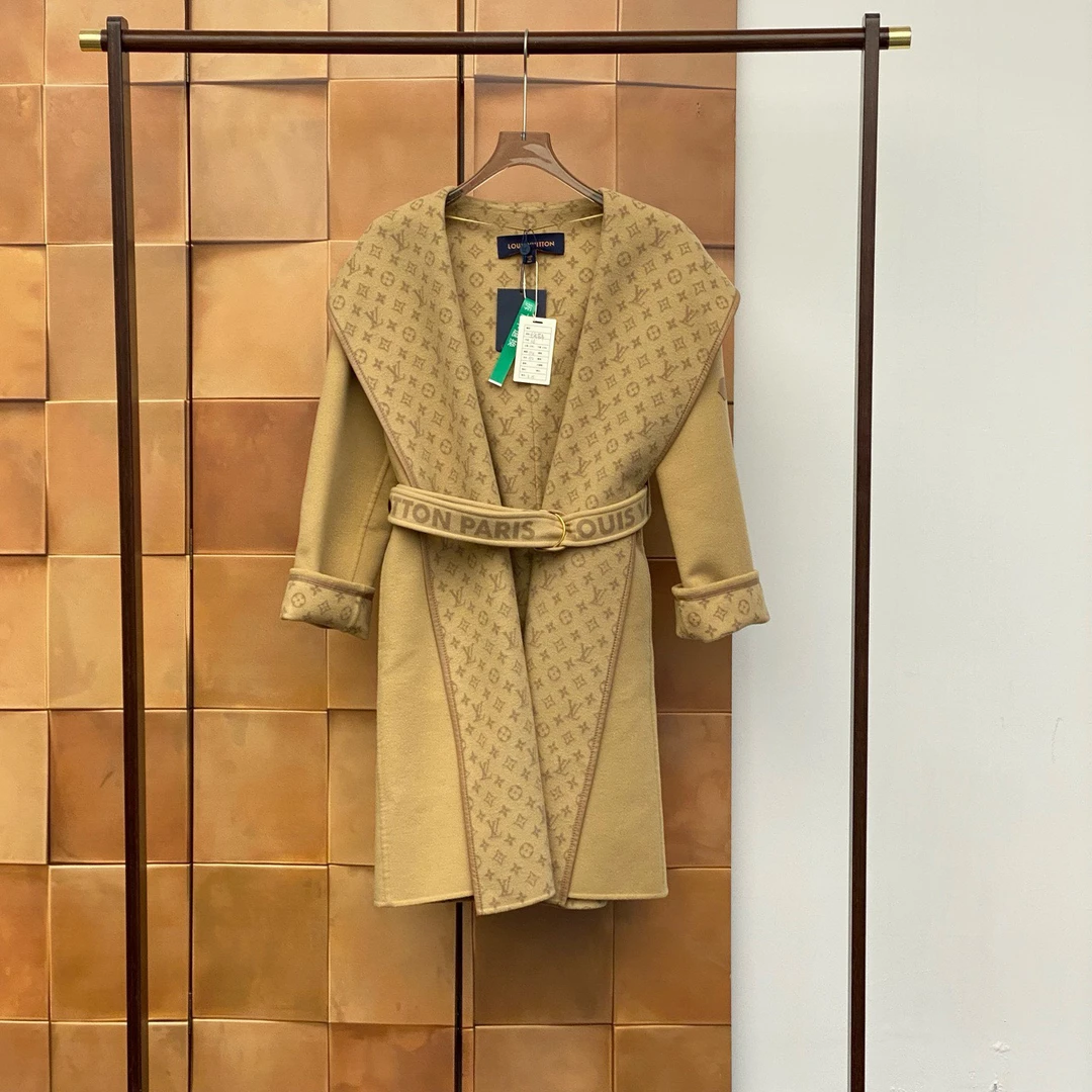 全新未使用 LouisVuitton/路易威登 爆款卡其色大衣/36码/30699