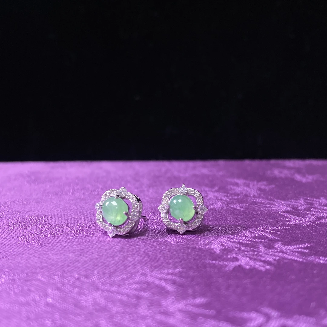 翡翠阳绿蛋面耳钉 时尚百搭款耳钉