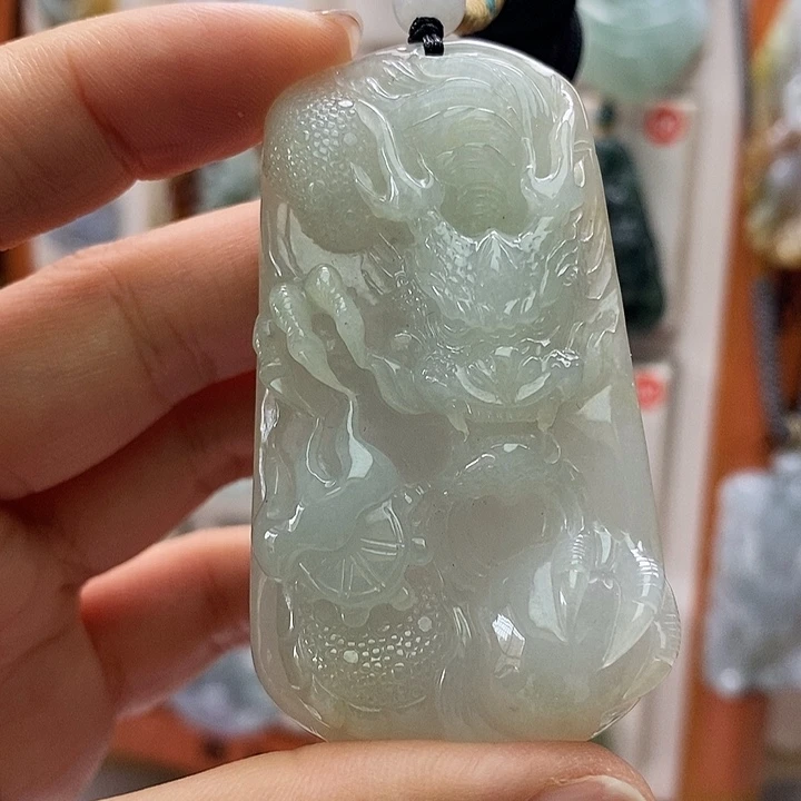 颈饰未镶嵌翡翠龙牌