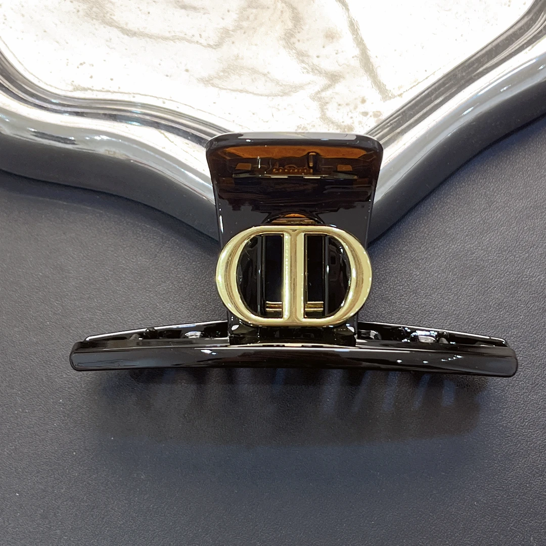 （陈陈家发饰）高级感精致CD字母8公分抓夹气质十足