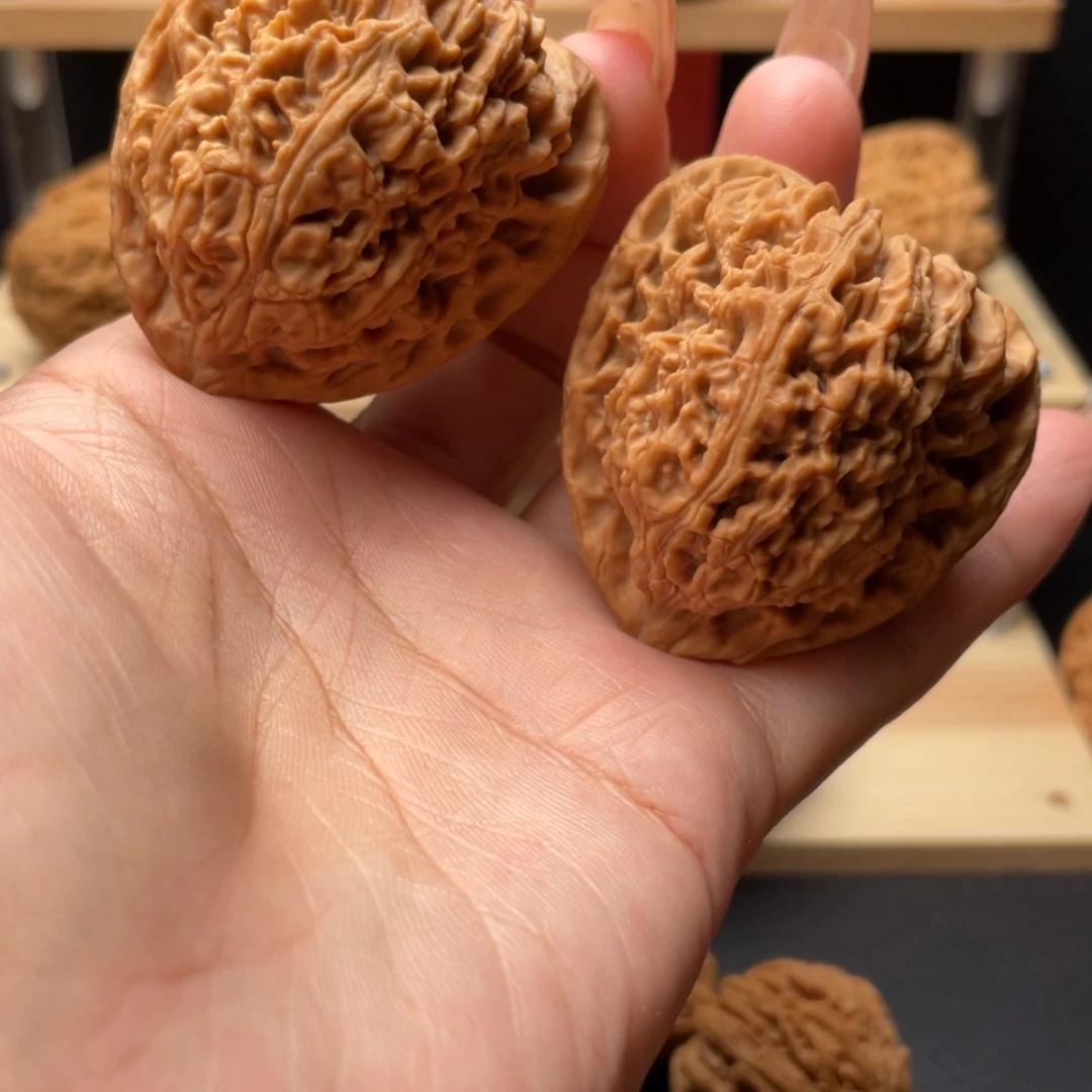 【闪购商品】文玩核桃把件原树三角王
