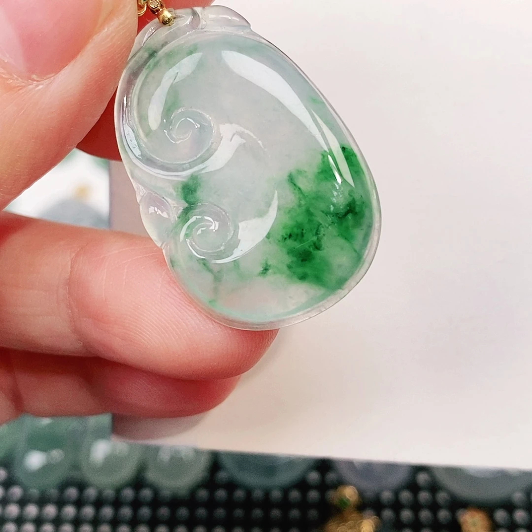 翡翠18K金镶嵌颈饰