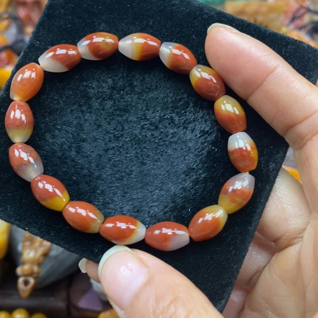 未镶嵌石英质玉（黄龙玉）颈饰