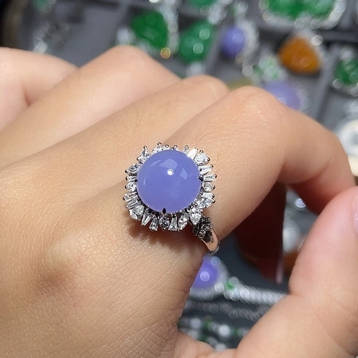 颈饰18K金镶嵌翡翠