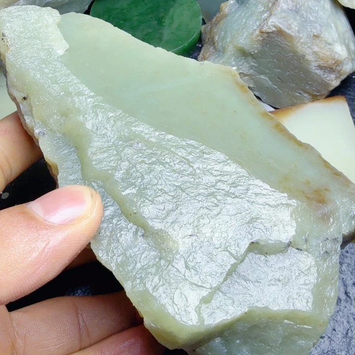 和田玉（糖玉）未镶嵌珠宝奇石