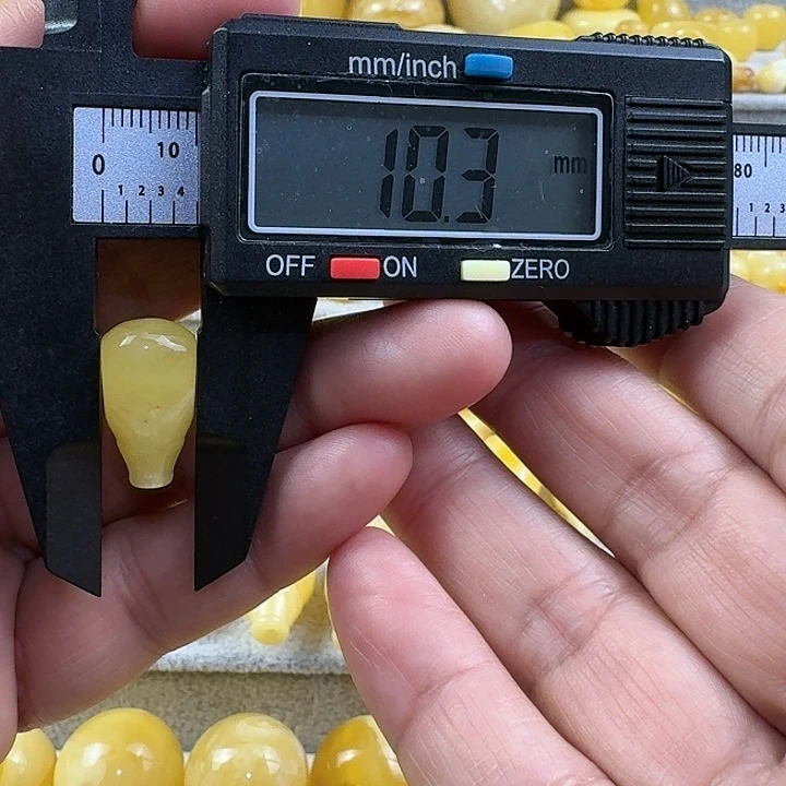 不***丫蜜蜡未镶嵌裸石11杂