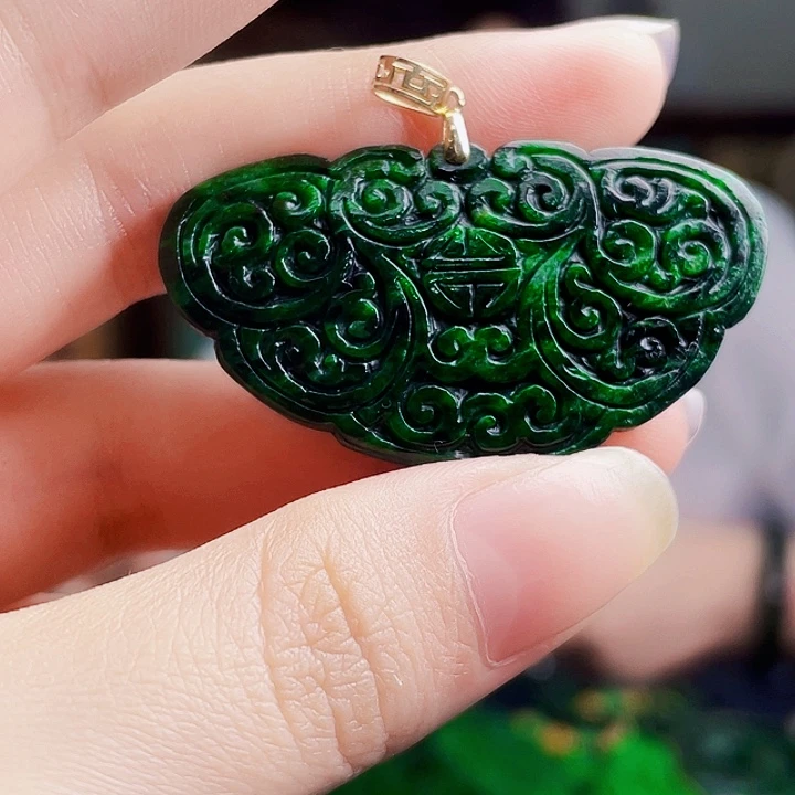 翡翠18K金镶嵌颈饰多样性