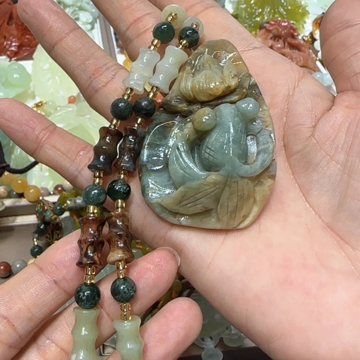 蛇纹石玉吊坠未镶嵌