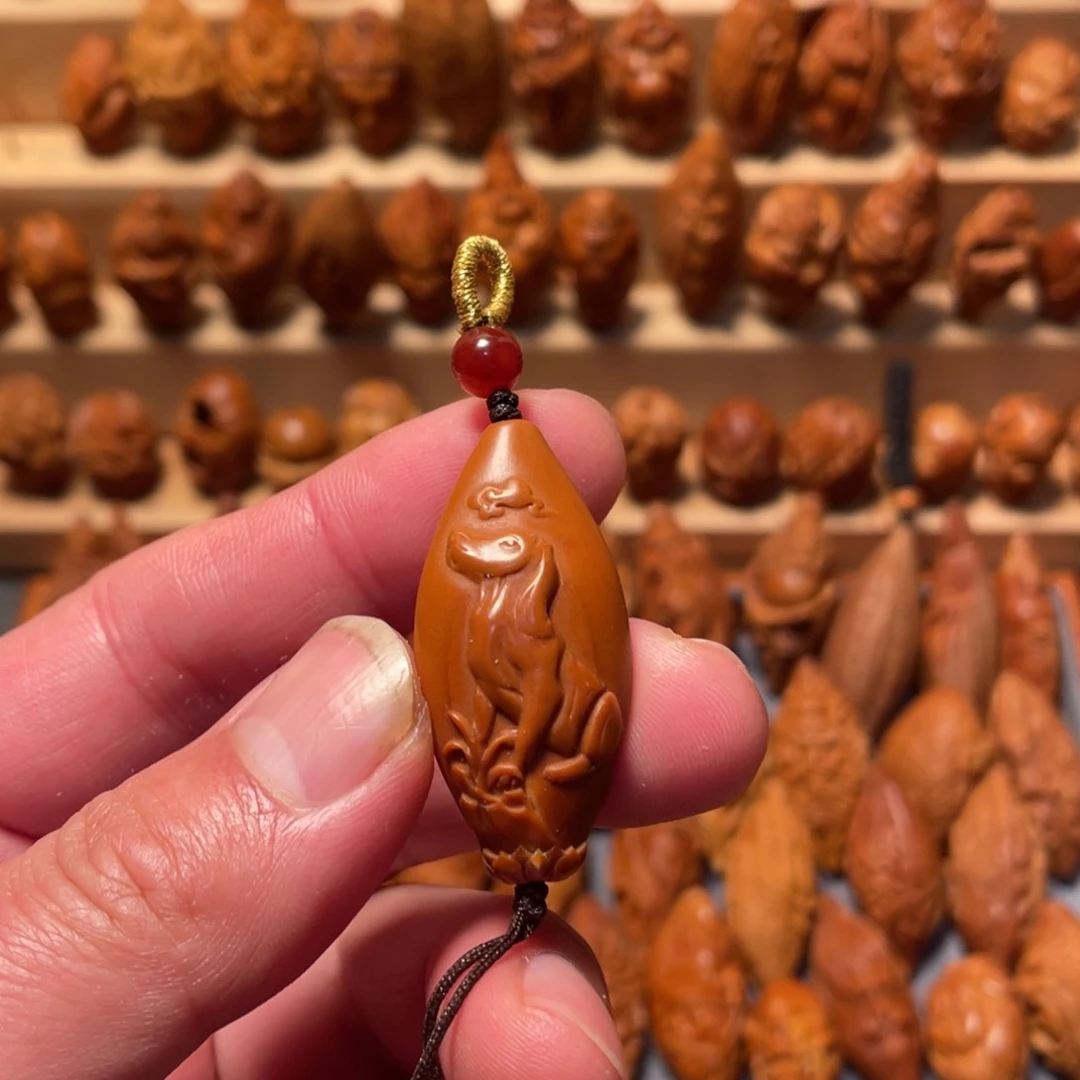 橄榄核把件生肖狗守护阿弥陀佛