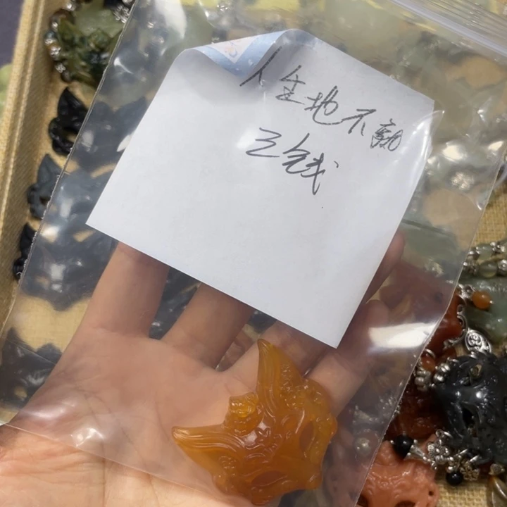 人***熟蛇纹石玉合金颈饰