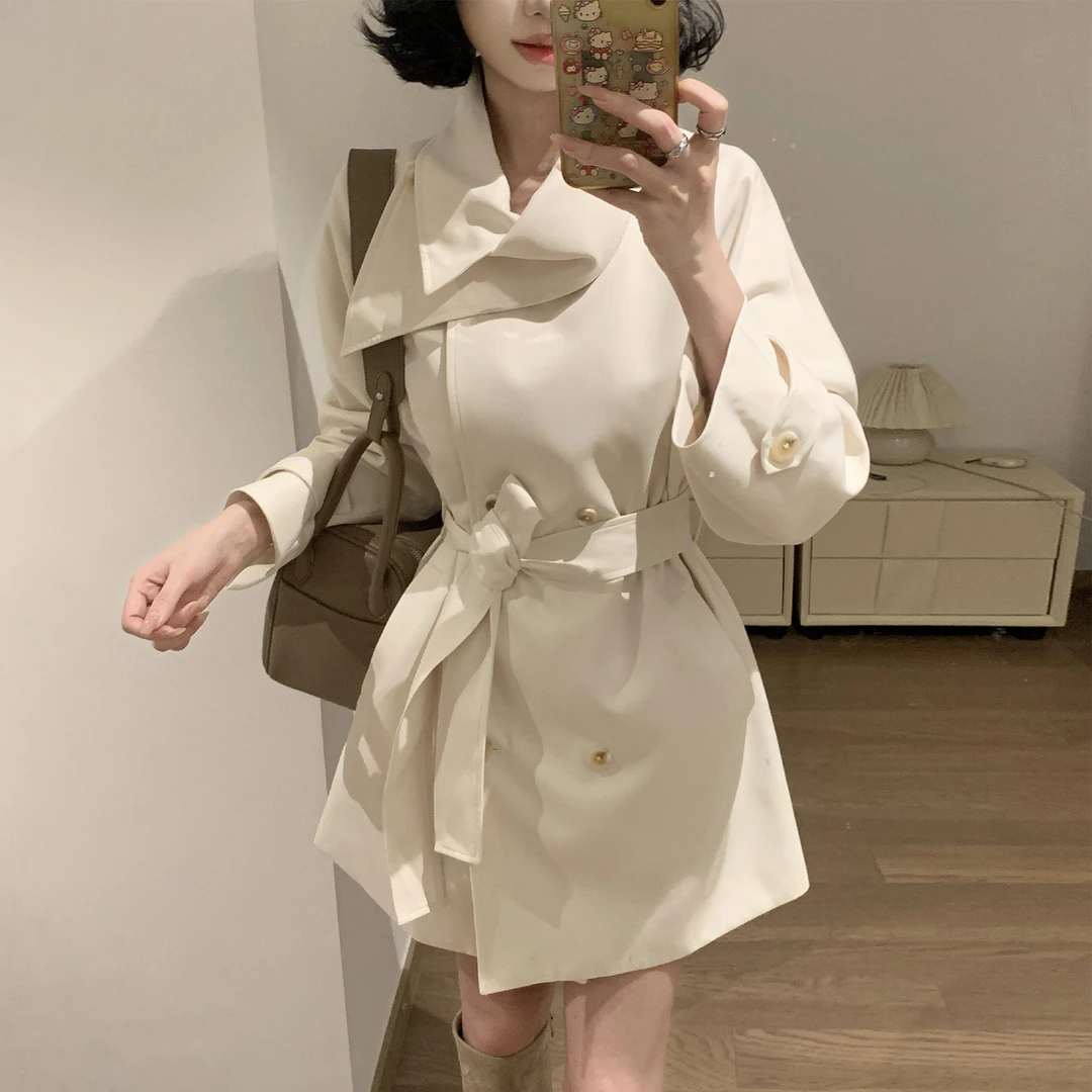 早初秋流行米白色短款风衣女2025新款巨好看千金感中长款大衣外套