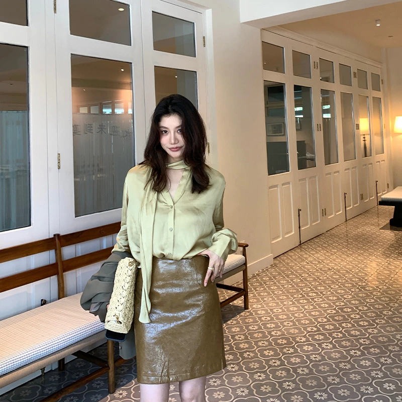 【ALONE SAVOR】龍喜儿 复古风哑光皮高腰半身短裙T644