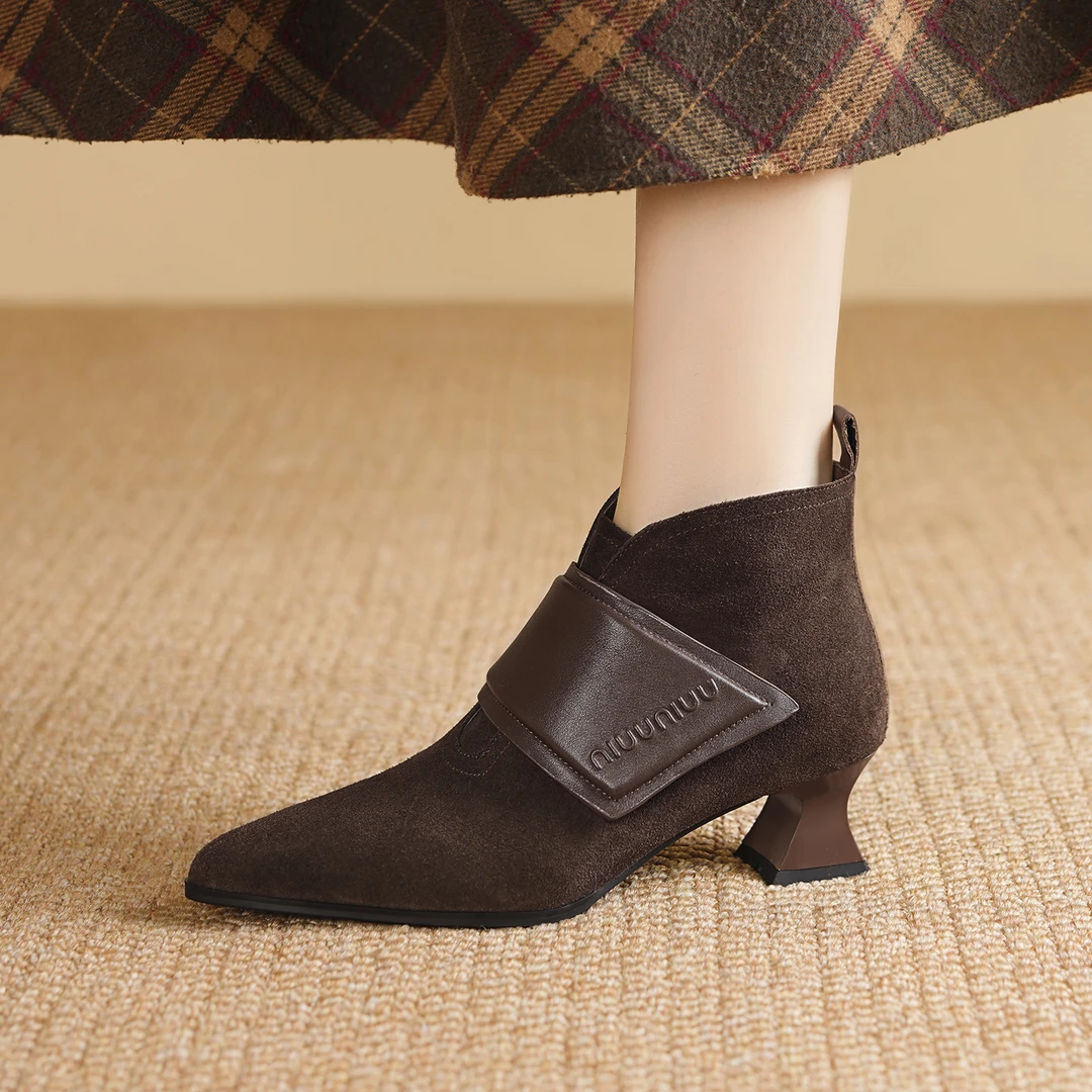 4.5cm法式复古绒面短靴秋冬粗跟尖头真皮裸靴棕色显瘦气质时装靴