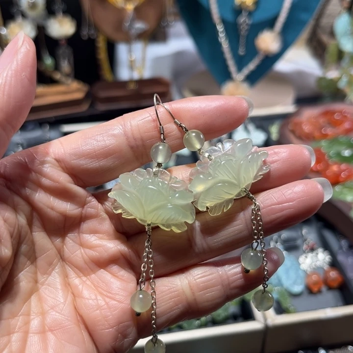 蛇纹石玉未镶嵌耳饰