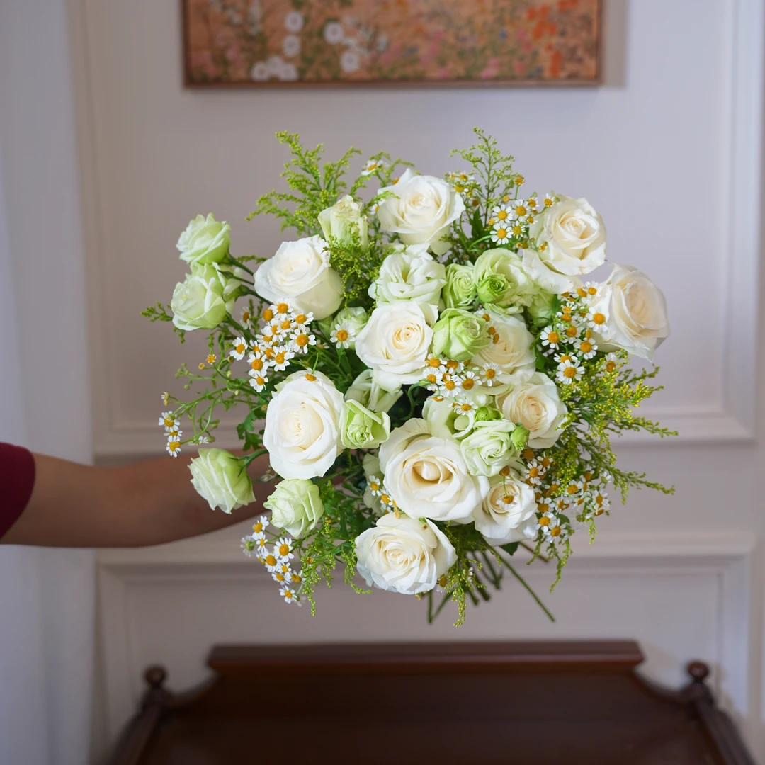 【精致生活】白玫瑰洋桔梗洋甘菊黄莺鲜花云南基鲜花地发顺丰包邮