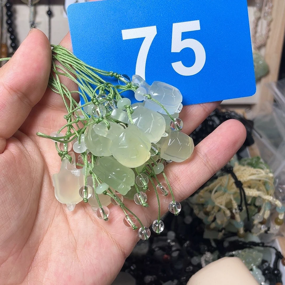 蛇纹石玉颈饰合金