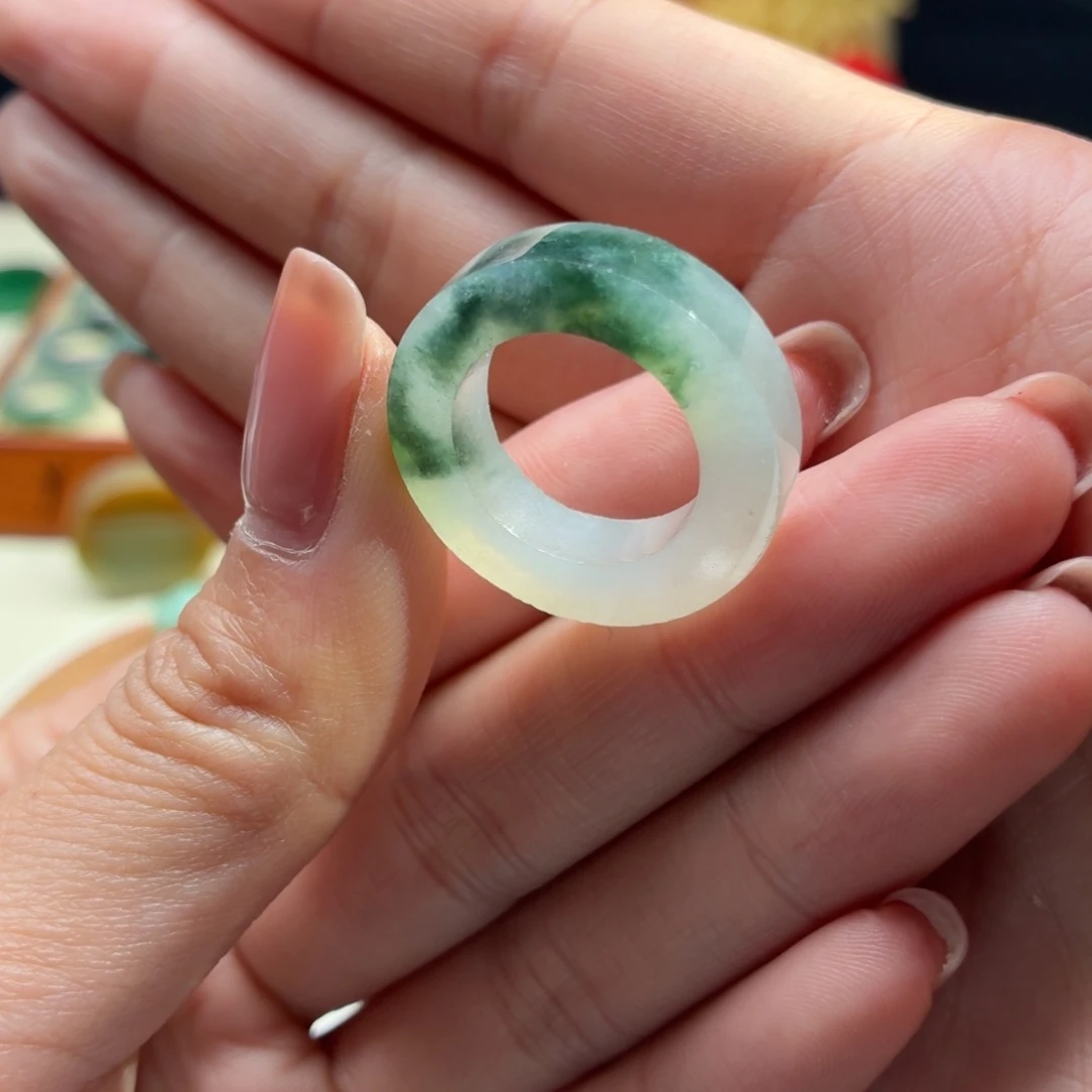 未镶嵌定制翡翠牛奶底绿飘花12-16#