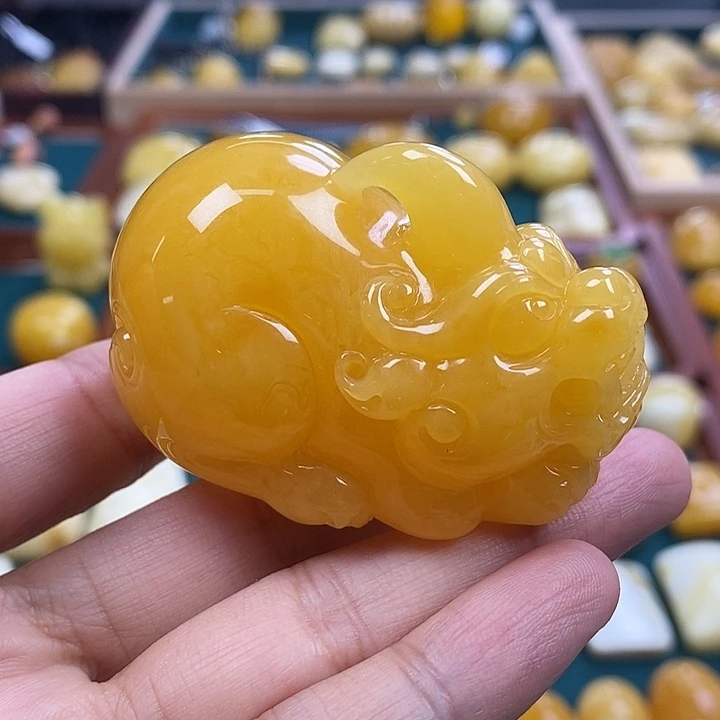 琥珀未镶嵌珠宝奇石50.58鸡油黄貔貅吊坠