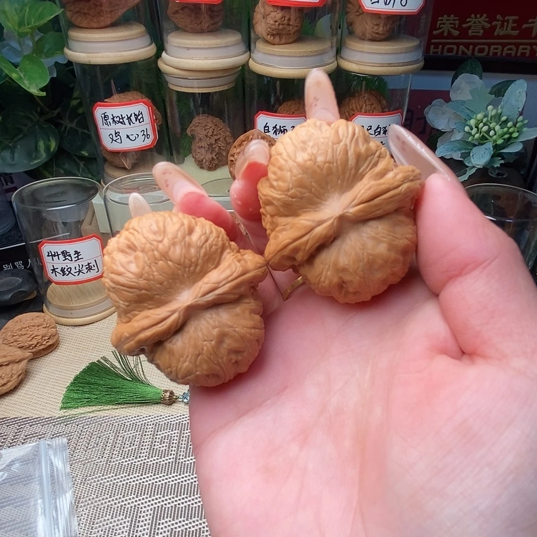 大***伟文玩核桃把件元宝……