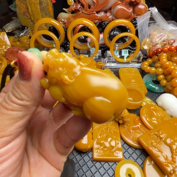 未镶嵌石英质玉(黄龙玉)颈饰