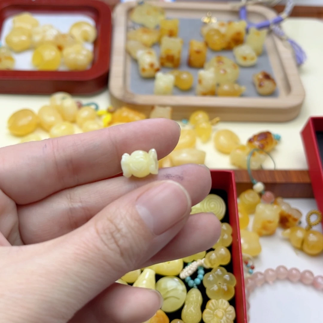 【闪购商品】蜜蜡裸石未镶嵌配饰