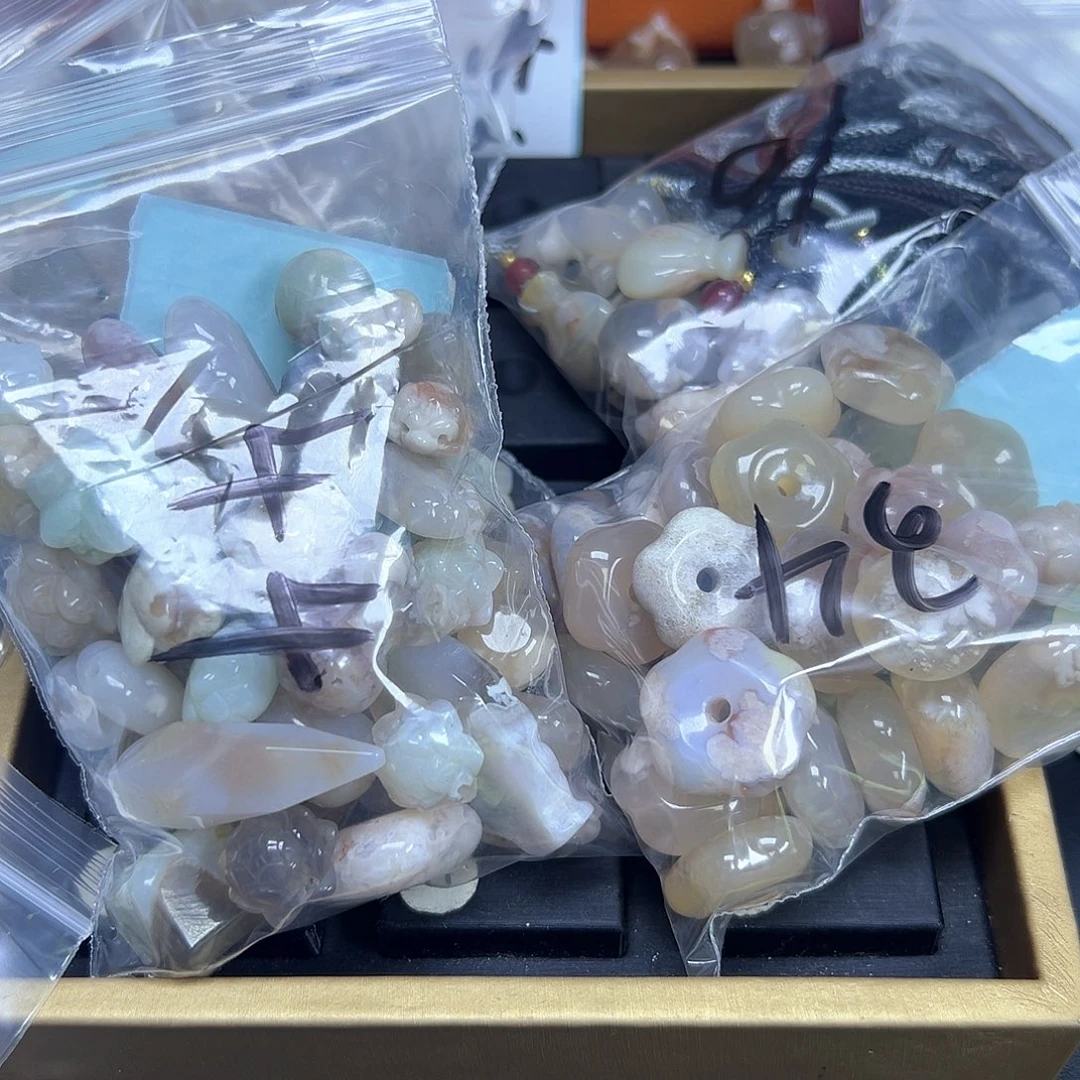青***青石英质玉未镶嵌挂件