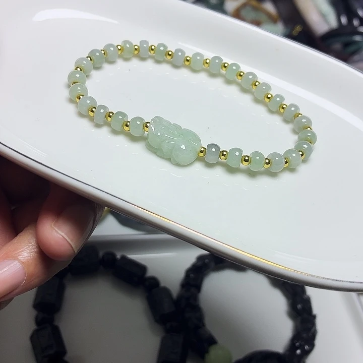 翡翠未镶嵌手链小貔貅