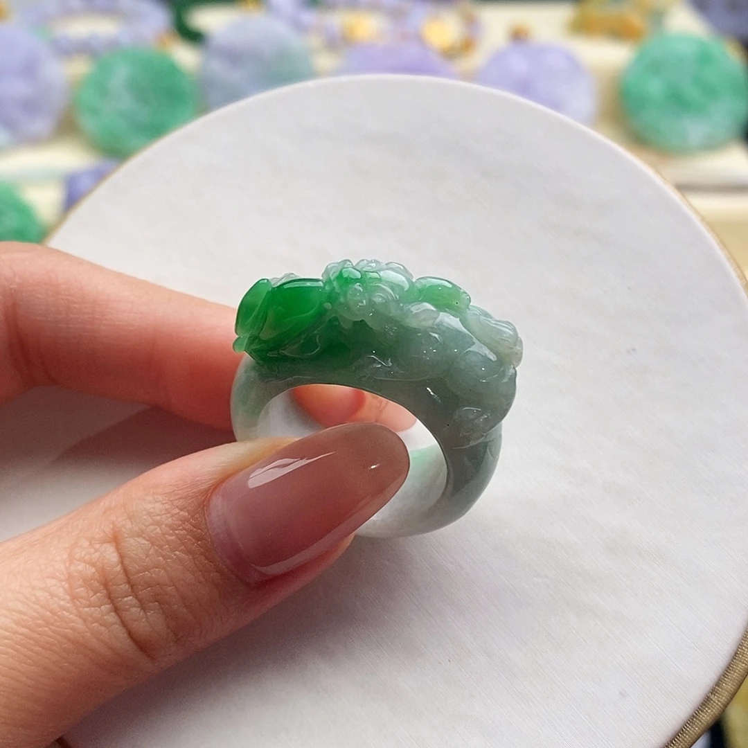 翡翠未镶嵌戒圈戒圈