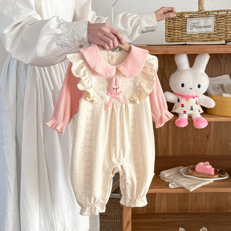 2025新款婴幼儿秋季连体衣女宝宝春秋款假两件新生儿花边洋气爬服