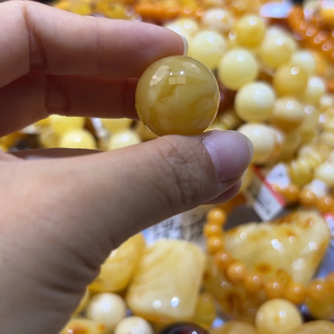 未镶嵌琥珀珠宝奇石