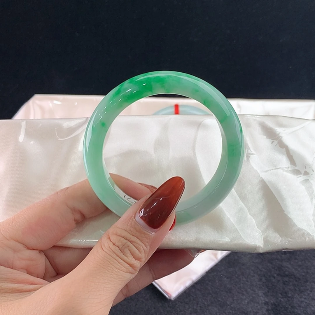 【闪购商品】未镶嵌手镯翡翠正52