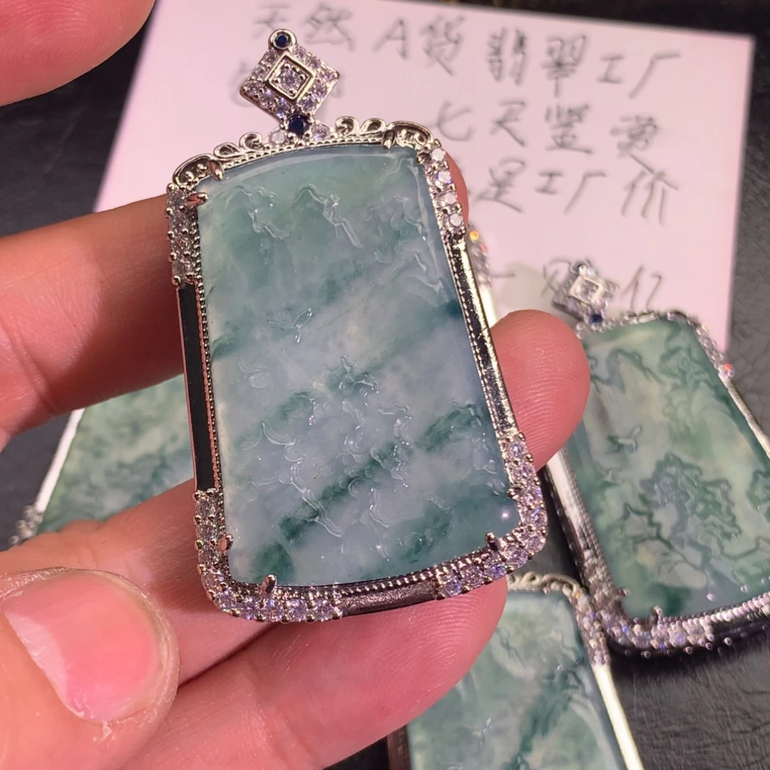 翡翠颈饰未镶嵌山水