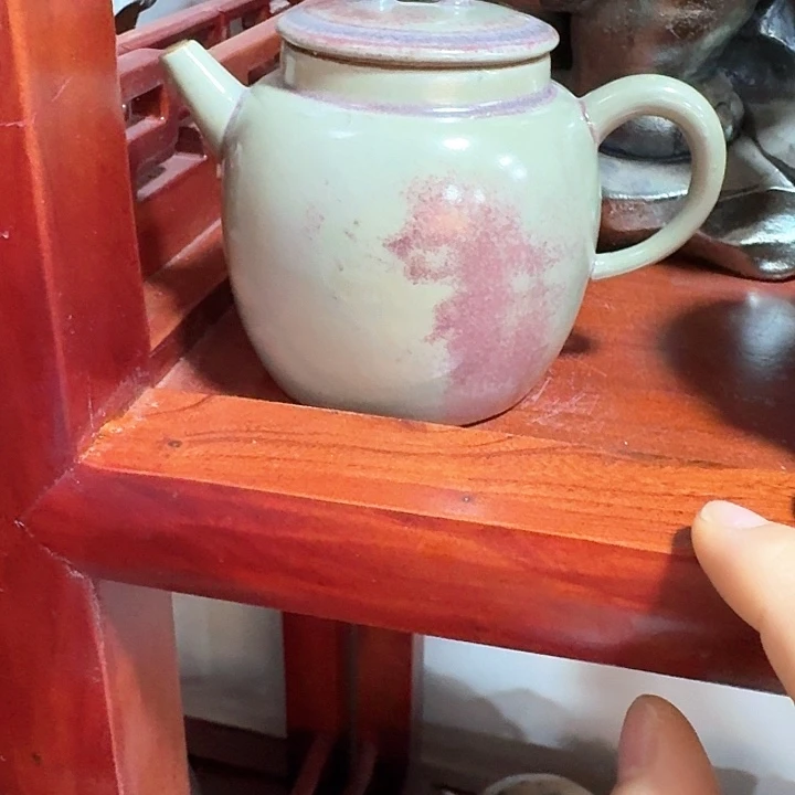 主人杯一个，瓷。。品茗