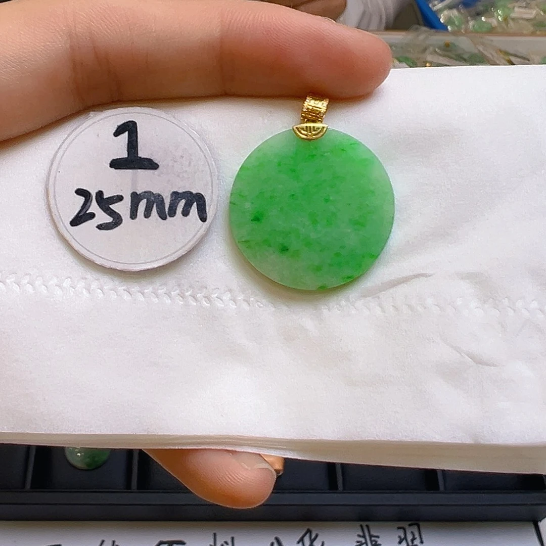 翡翠颈饰18K金镶嵌翡翠