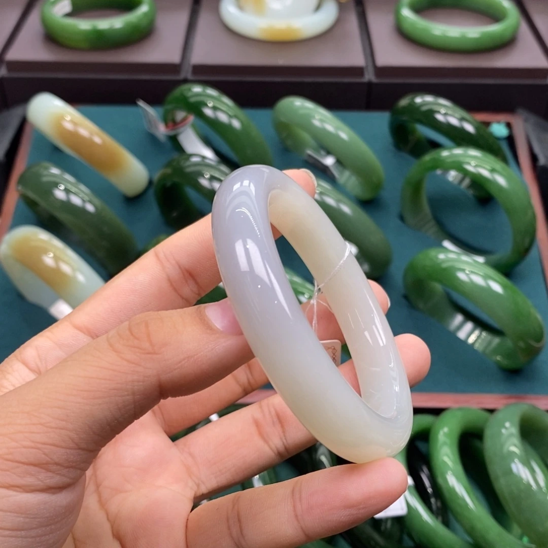 和田玉（碧玉）未镶嵌手镯