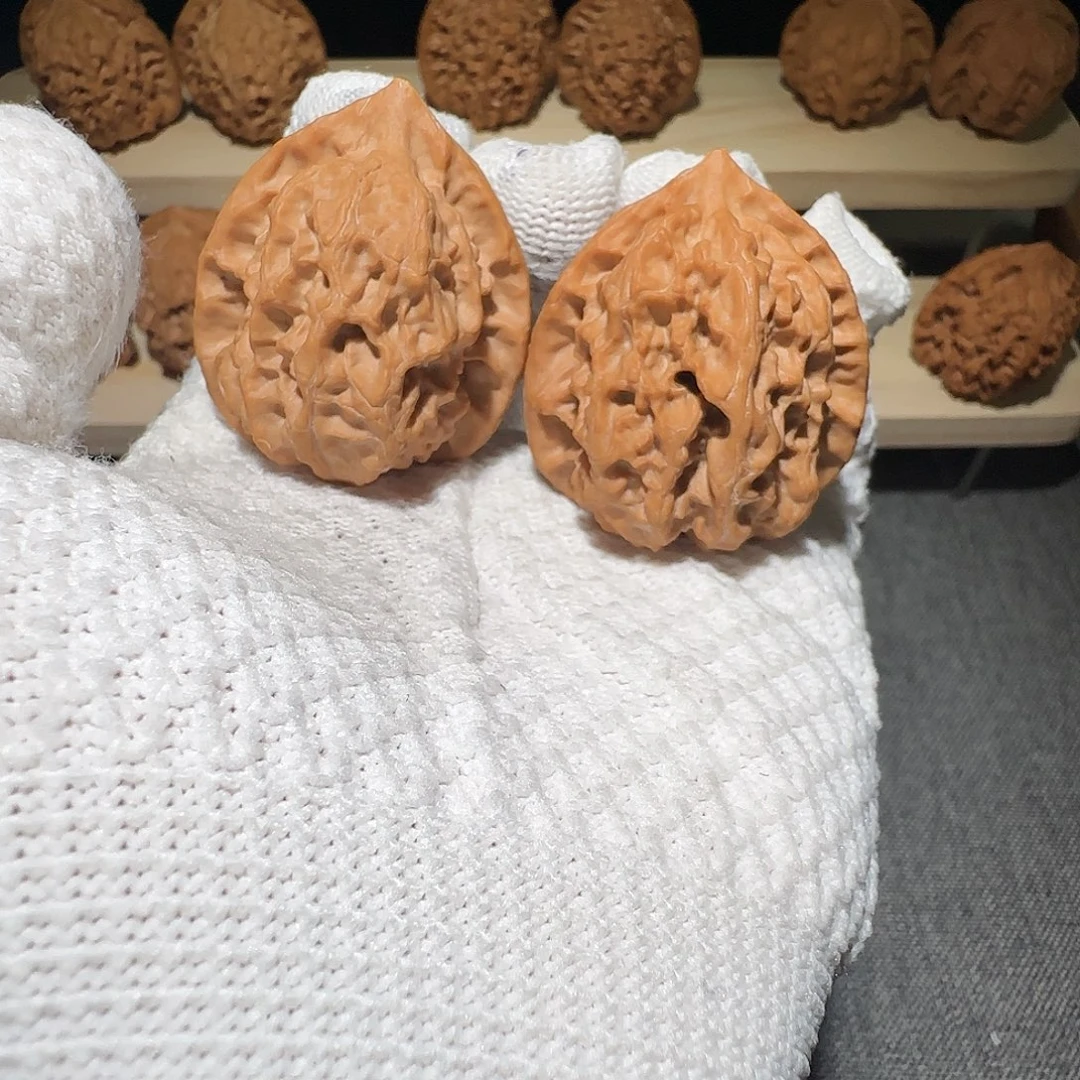 吊坠文玩核桃梨木台