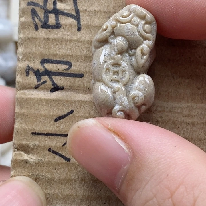 颈饰未镶嵌硅化珊瑚（珊瑚玉）用****1