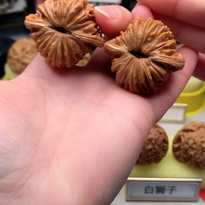 文玩核桃吊坠40四座楼715号