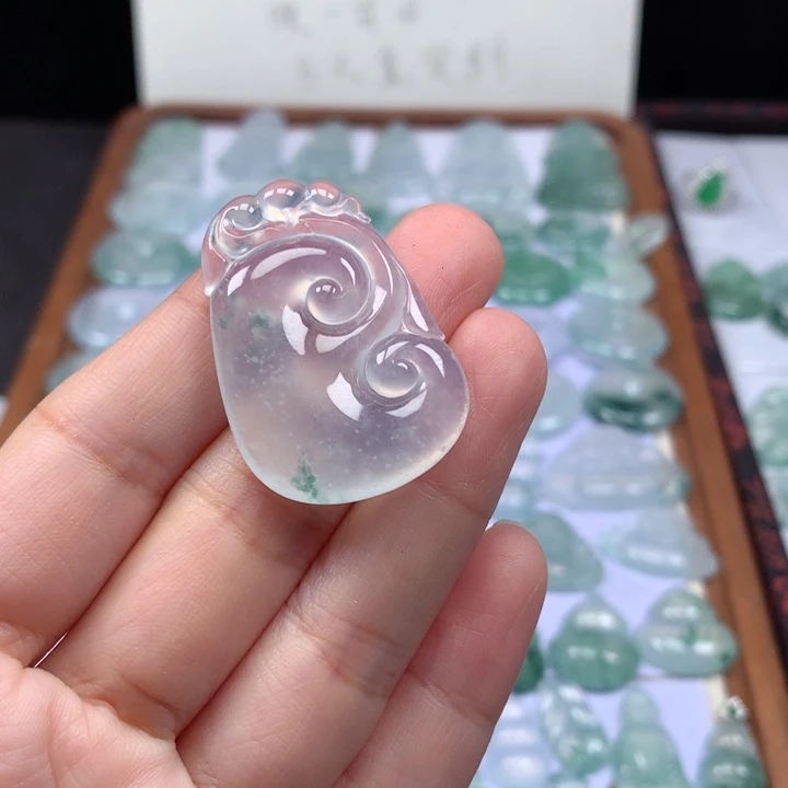 颈饰未镶嵌翡翠高冰飘花大如意